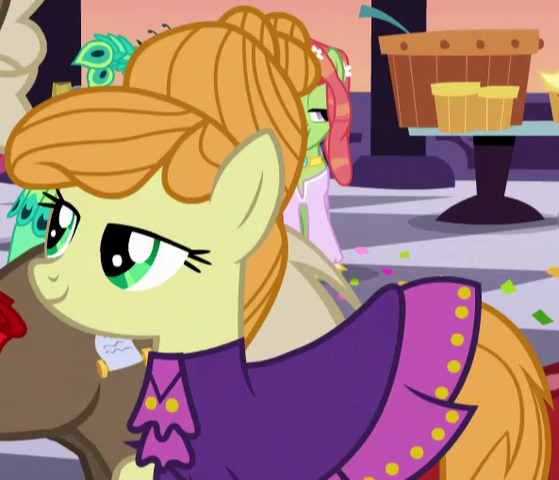 File:Primrose Earth pony ID S5E7.png