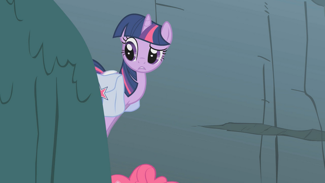 File:Twilight looking confused S1E7.png
