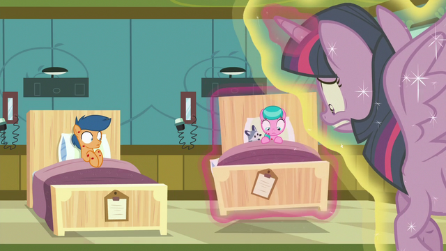 File:Twilight puts Aquamarine's bed on the floor again S7E3.png
