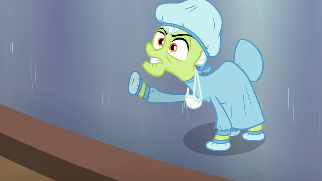 File:Granny Smith threatening to tell Stinkin' Rich S6E23.png