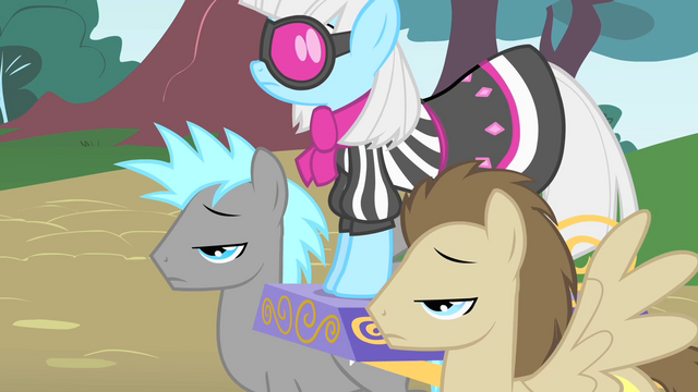File:Photo Finish arriving S1E20.png