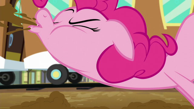 File:Pinkie throws up sand S5E11.png