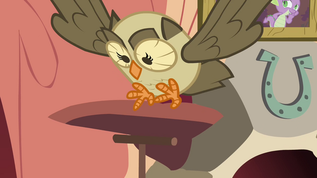 File:Owlowiscious flying down S3E11.png