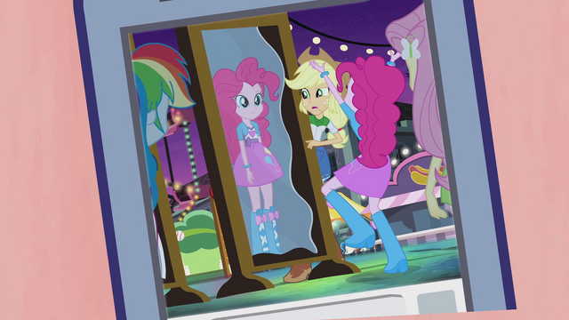 File:Pinkie's funhouse mirror reflection stands still EG2.png