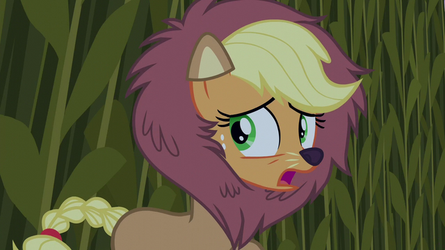 File:Applejack hears something S5E21.png