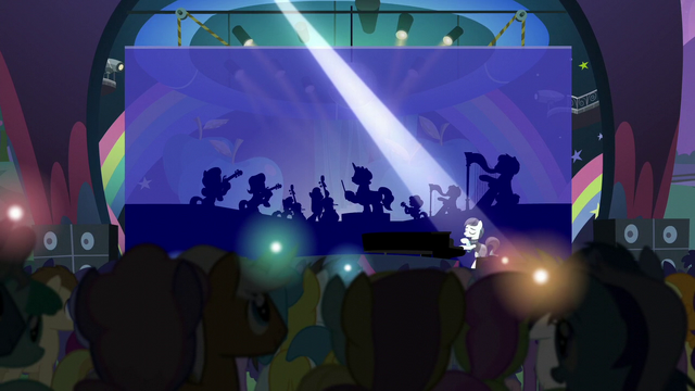 File:Coloratura singing to an enthralled audience S5E24.png