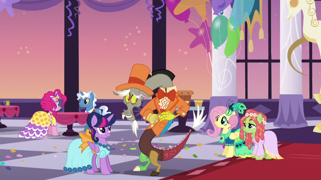 File:Discord promises to keep an eye on Smooze S5E7.png