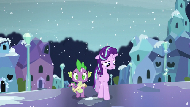 File:Spike and Starlight walking on the Crystal Empire street S6E2.png