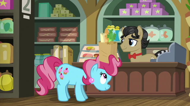 File:Mrs. Cake buying groceries from Filthy Rich S6E23.png