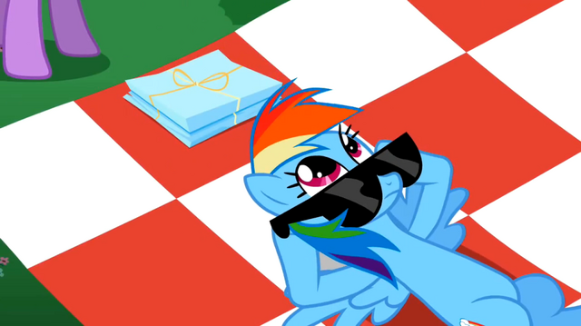 File:Cupcakes crushed S02E03.png