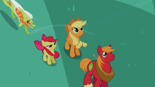 File:Granny Smith running S2E12.png