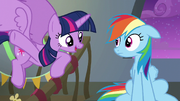 S06E07 Twilight pociesza przyjaciółkę.png