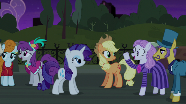 File:Neighbor and Business Ponies enjoyed the play S5E16.png