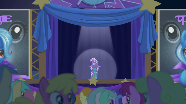 File:Audience muttering confused S6E6.png