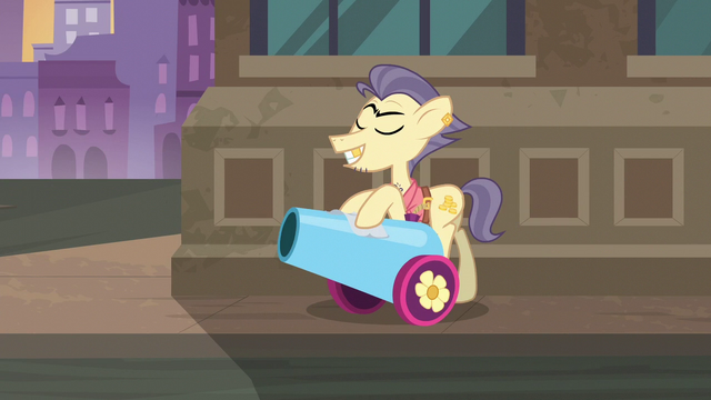 File:Pouch Pony walking away with party cannon S6E3.png