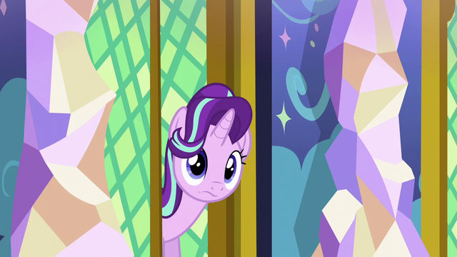 File:Starlight looking right down a corridor S6E1.png