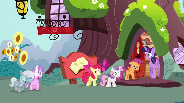 File:Diamond Tiara and Silver Spoon excited S4E15.png