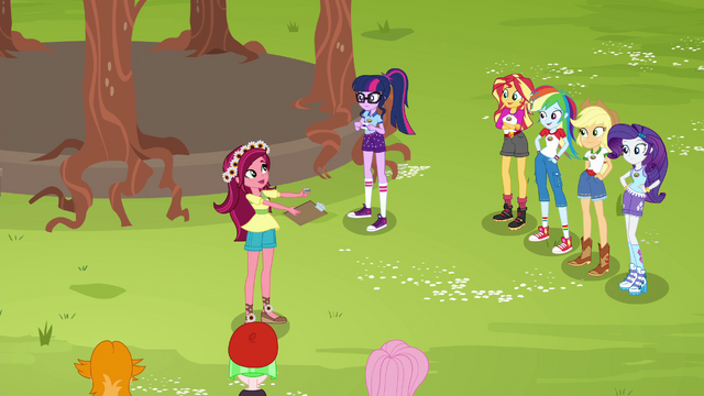 File:Gloriosa gets the campers' attention EG4.png