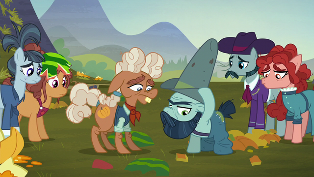 File:Ma Hooffield and Big Daddy McColt feeling awkward S5E23.png