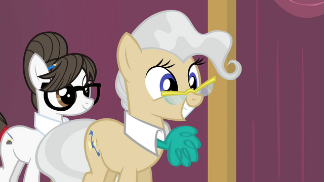 File:Mayor smiling S4E14.png
