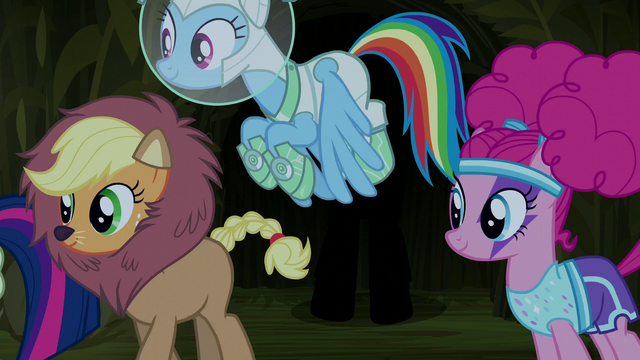 File:Main cast pass someone in the shadows S5E21.png