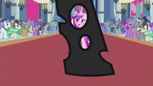 Plik:1000px-Princess Cadance blocked S2E26.png