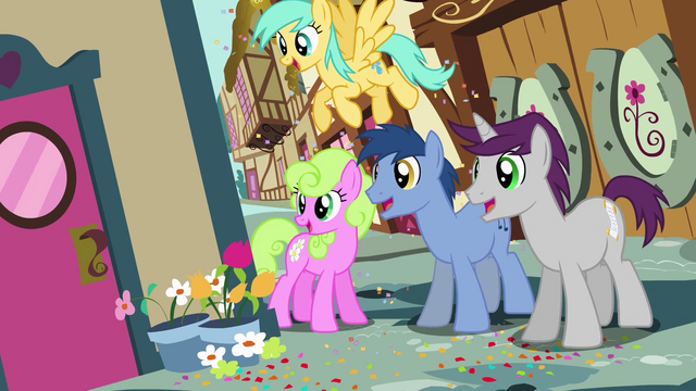 File:Crowd of ponies looking around corner S4E12.png