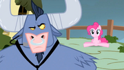 Iron Will e Pinkie Pie discutindo sobre o prazo T2E19.png