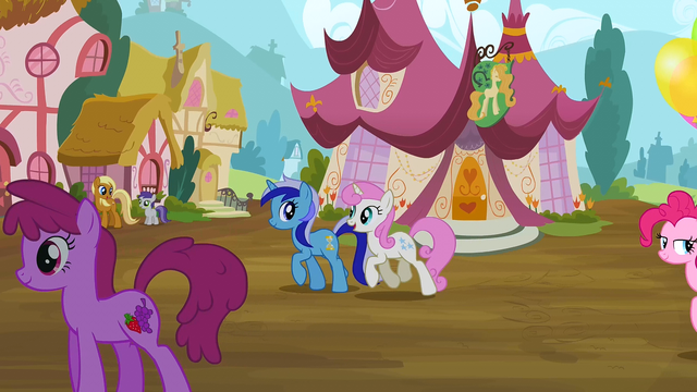 File:Twinkleshine and Minuette S2E20.png
