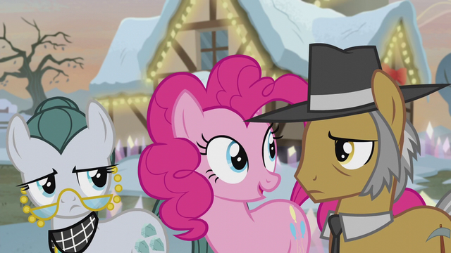 File:Pinkie Pie stands between her parents S5E20.png