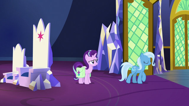File:Trixie leaving the throne room S7E2.png