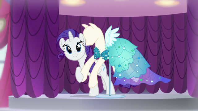 File:Rarity standing besides the mannequin S5E14.png