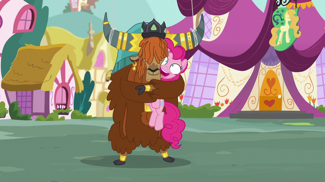 File:Rutherford hugging Pinkie S5E11.png