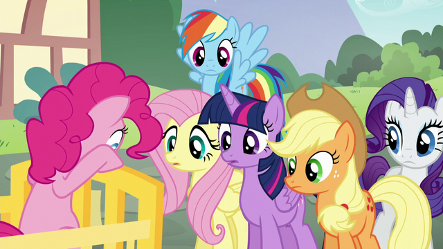 File:Pinkie's friends listen to her read the clue S5E19.png