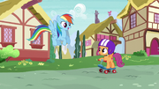 S06E07 Rainbow spotyka Scootaloo.png