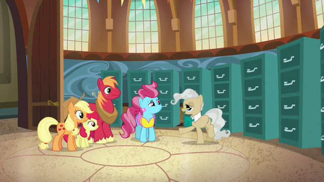 File:Mayor Mare telling her part of the story S7E13.png