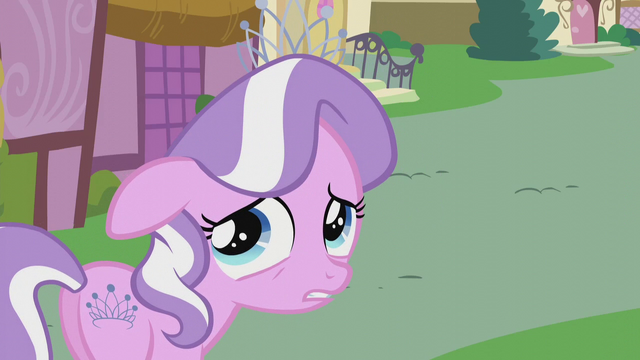 File:Diamond Tiara looking at her mother S5E18.png