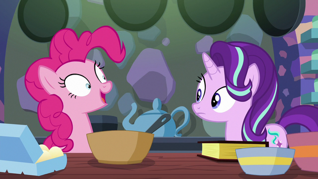 File:Pinkie Pie mechanically "okie-dokie!" S6E21.png