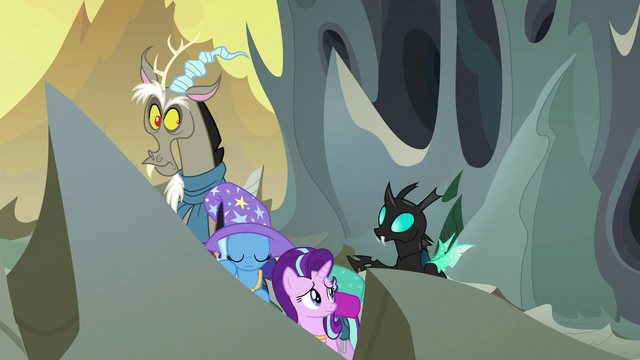 File:Thorax tapping on Starlight Glimmer S6E25.png