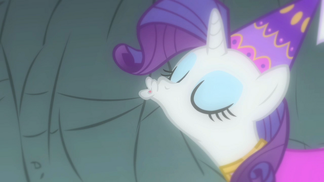 File:Rarity kiss S01E19.png
