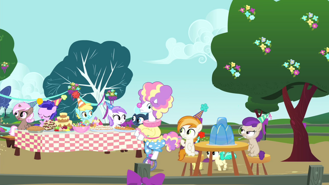 File:Foal's birthday party S4E23.png