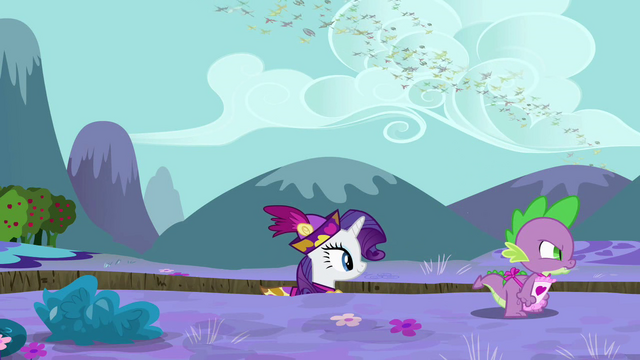 File:Spike waddles away S2E21.png