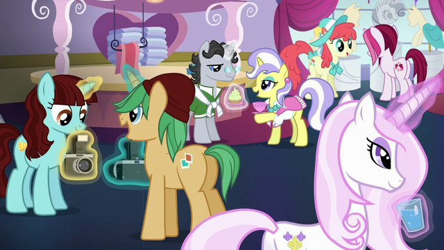 File:Crowd talking S5E14.png