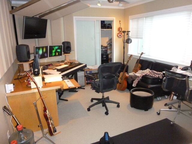 File:Daniel Ingram's room.jpg