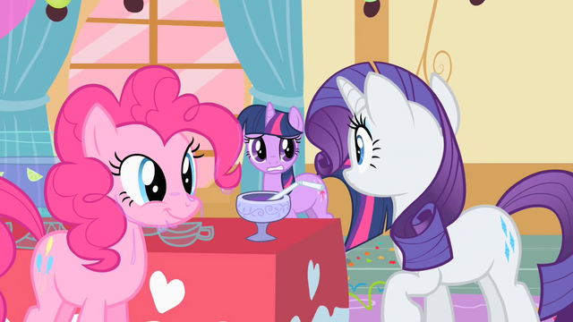 File:Rarity looking to Twilight for help S01E25.png