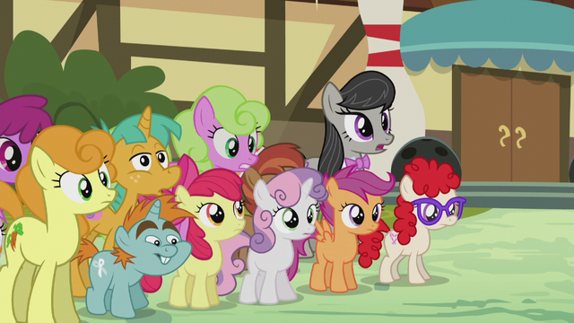 File:Octavia Melody joins the crowd S5E9.png