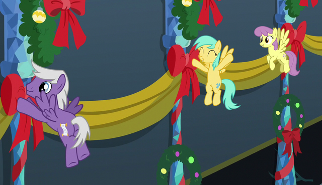 File:Pegasi hanging banners on the wall S6E8.png