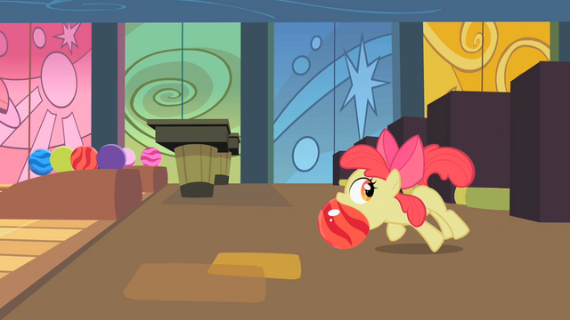 File:Apple Bloom bowling S02E06.png