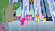 S03E12 Pinkie przewodniczka.png