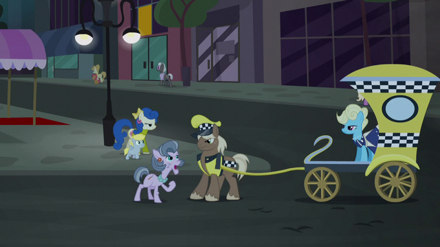 File:Elderly mare "I'm trotting here!" S5E16.png